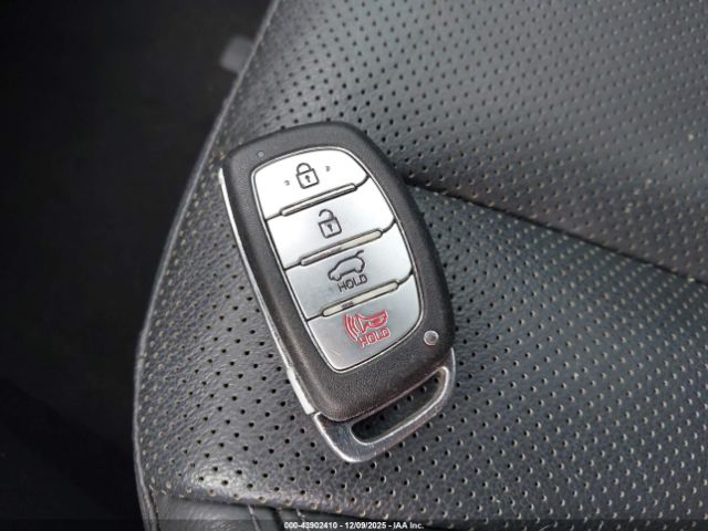 Hyundai ELANTRA Image 11