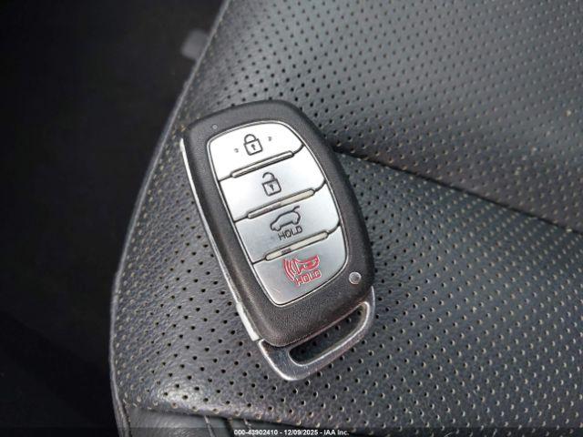 Hyundai ELANTRA Image 11