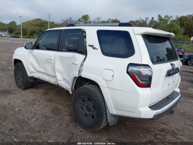 Toyota 4Runner Trd Off Road Premium Image 2