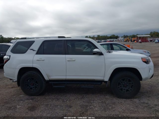 Toyota 4Runner Trd Off Road Premium Image 8