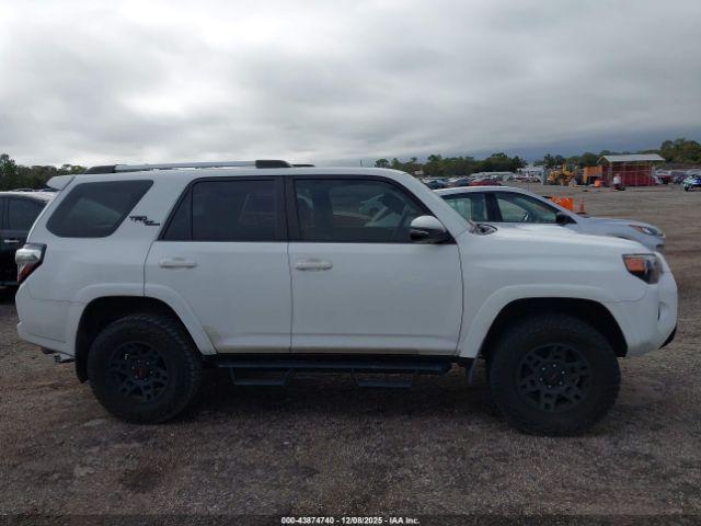 Toyota 4Runner Trd Off Road Premium Image 8
