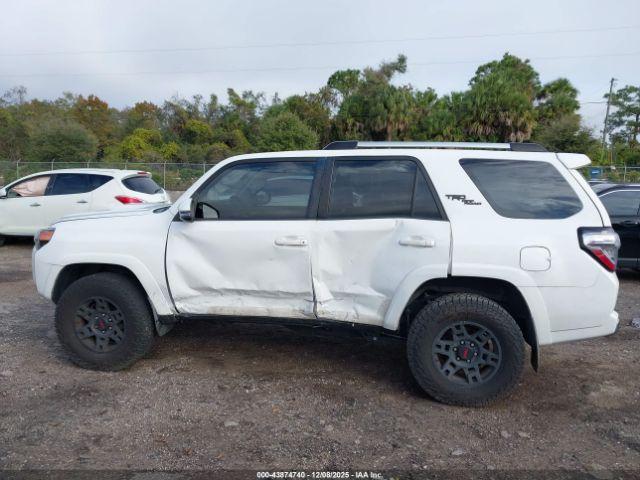 Toyota 4Runner Trd Off Road Premium Image 3