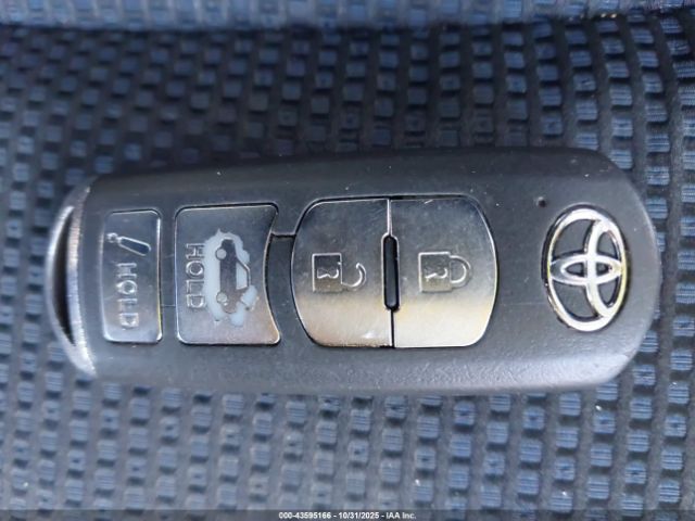 Toyota Yaris Image 12