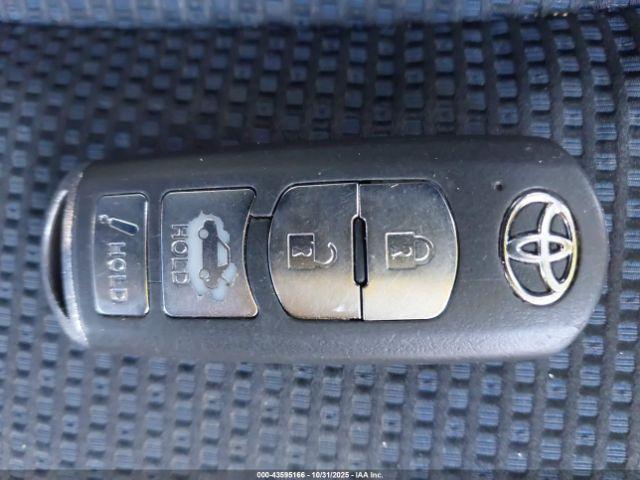 Toyota Yaris Image 12