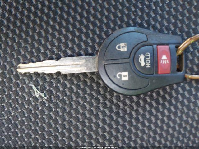 Nissan Versa 1.6 Sv Image 12