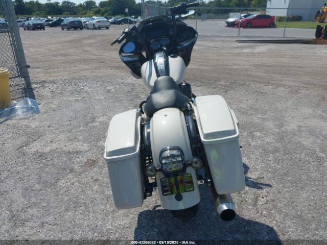 Harley-Davidson Fltrxst Image 5