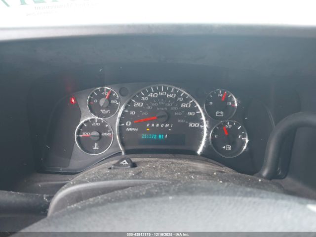 Chevrolet Express Work Van Image 7