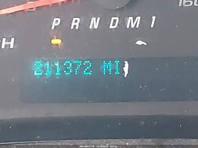 Chevrolet Express Work Van Image 3