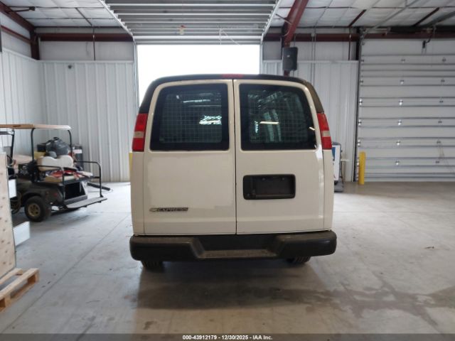 Chevrolet Express Work Van Image 4