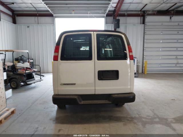Chevrolet Express Work Van Image 4