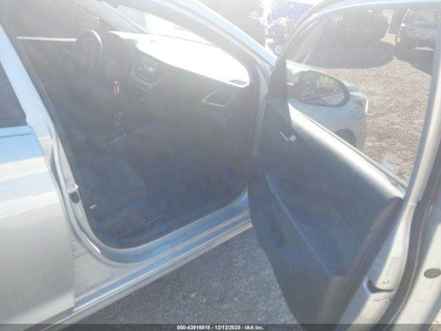 Hyundai ACCENT Se Image 3