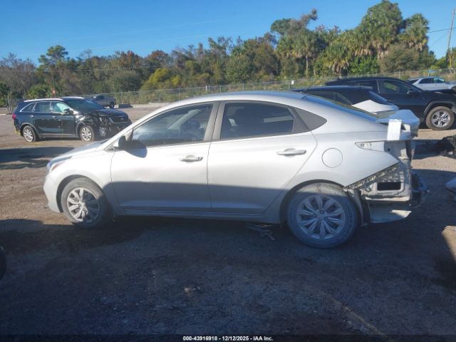 Hyundai ACCENT Se Image 16