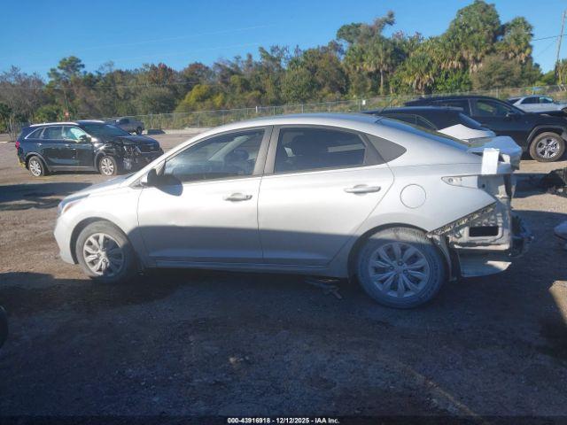 Hyundai ACCENT Se Image 16