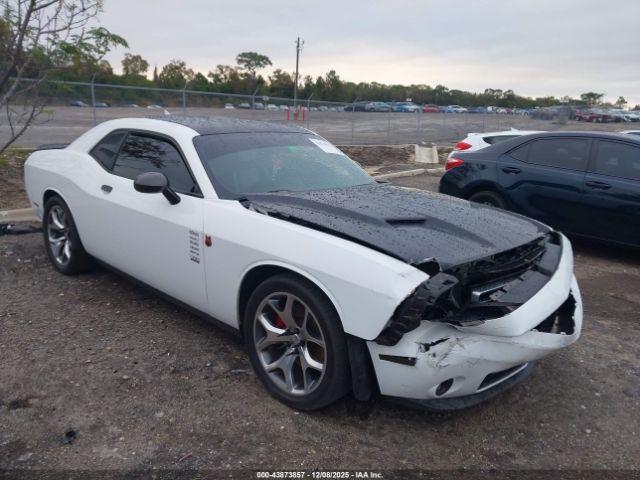  Salvage Dodge Challenger