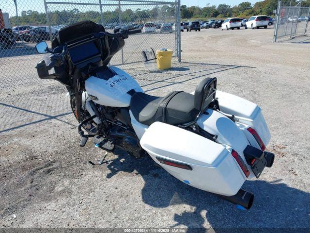 Harley-Davidson Flhx Image 3