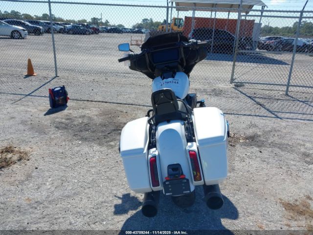 Harley-Davidson Flhx Image 5