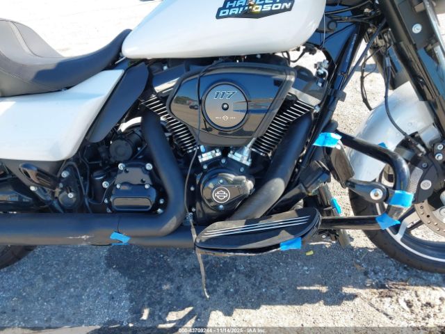 Harley-Davidson Flhx Image 6