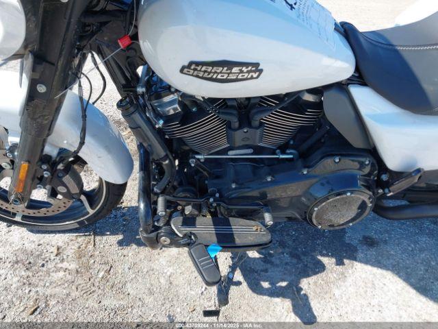 Harley-Davidson Flhx Image 4