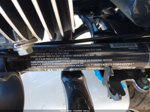 Harley-Davidson Flhx Image 16