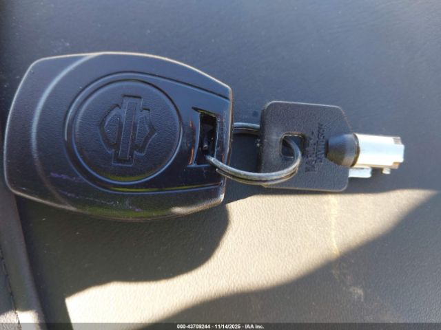 Harley-Davidson Flhx Image 8