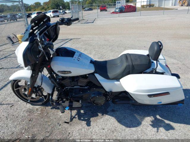 Harley-Davidson Flhx Image 10