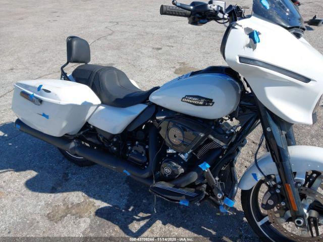 Harley-Davidson Flhx Image 17