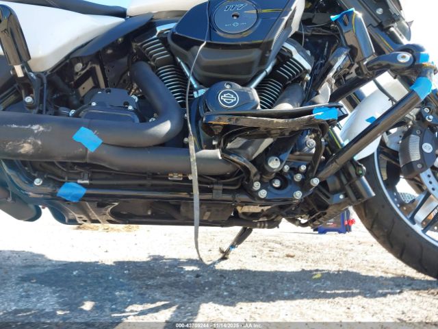 Harley-Davidson Flhx Image 14