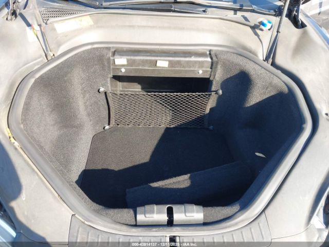 Tesla Model S Image 8