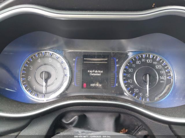 Chrysler 200 Limited Image 4