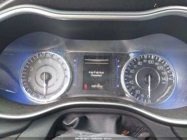 Chrysler 200 Limited Image 4