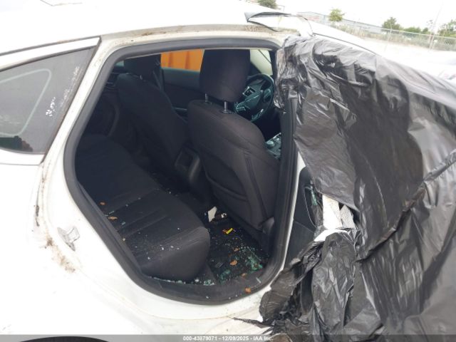 Chrysler 200 Limited Image 8