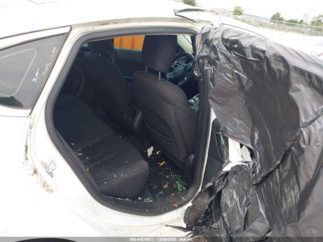 Chrysler 200 Limited Image 8