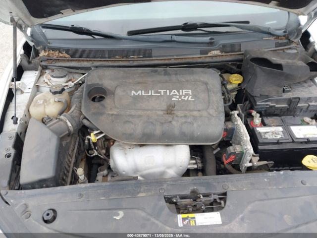 Chrysler 200 Limited Image 6