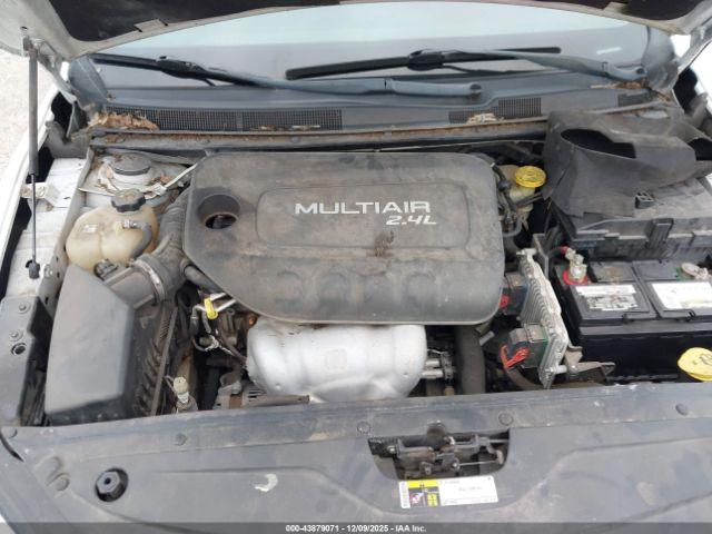 Chrysler 200 Limited Image 6