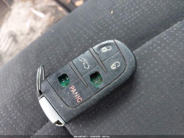 Chrysler 200 Limited Image 11