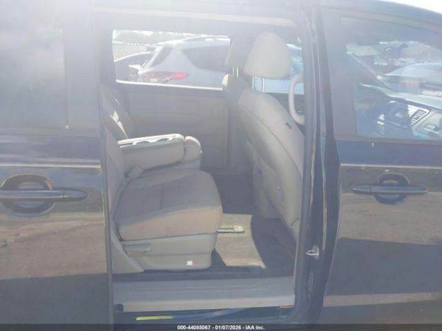 Kia Sedona Lx Image 6