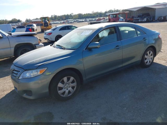 Toyota Camry Le Image 10