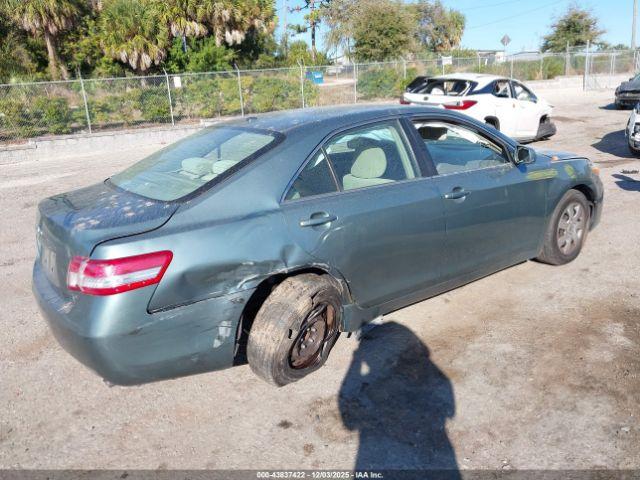 Toyota Camry Le Image 3