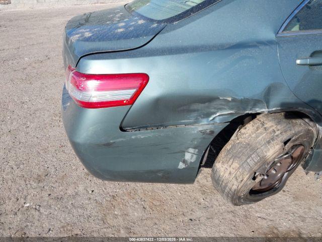 Toyota Camry Le Image 2