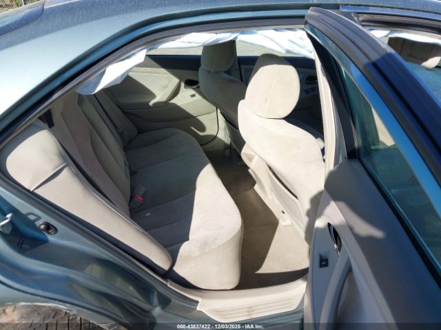 Toyota Camry Le Image 6