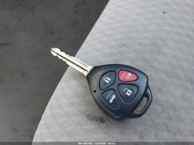 Toyota Camry Le Image 5