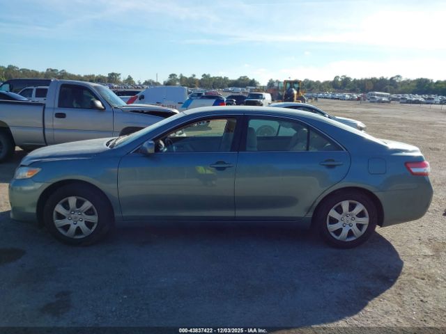 Toyota Camry Le Image 7