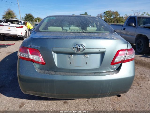 Toyota Camry Le Image 14