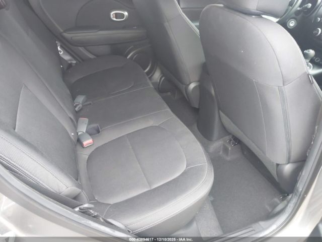 Kia Soul Image 16