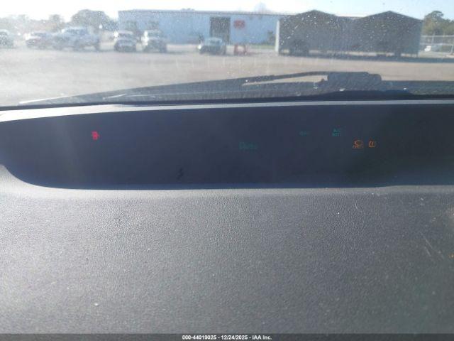 Toyota Prius Touring Image 2