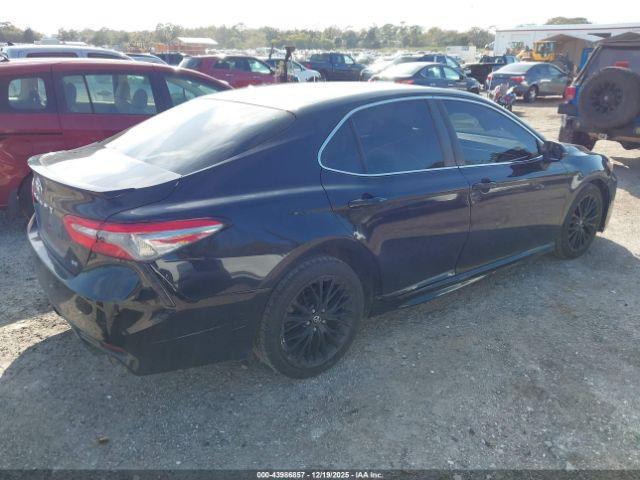 Toyota Camry Se Image 9