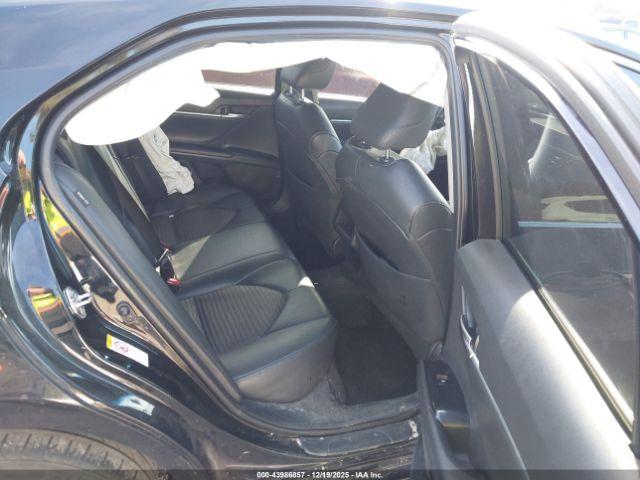 Toyota Camry Se Image 6