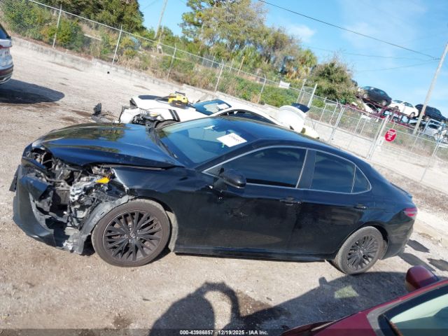 Toyota Camry Se Image 16