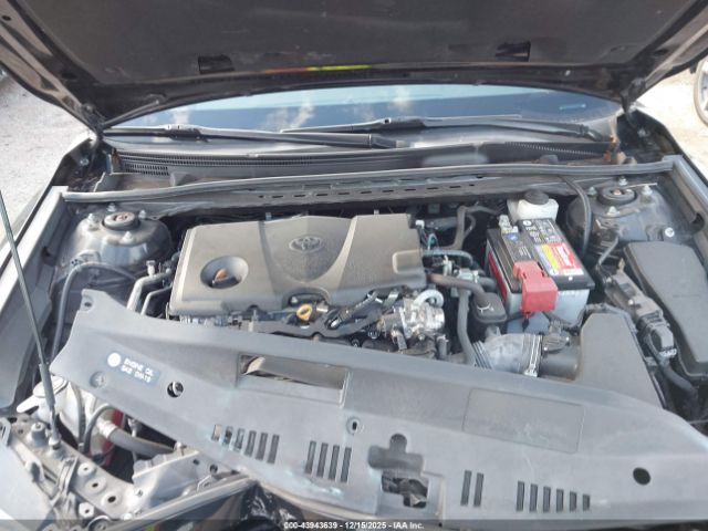 Toyota Camry Le Image 3