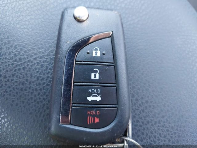 Toyota Camry Le Image 13